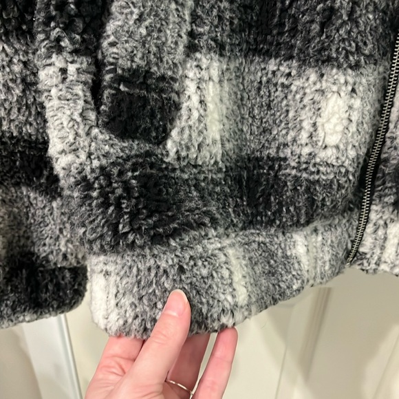 Black and gray check coat - Picture 8 of 9